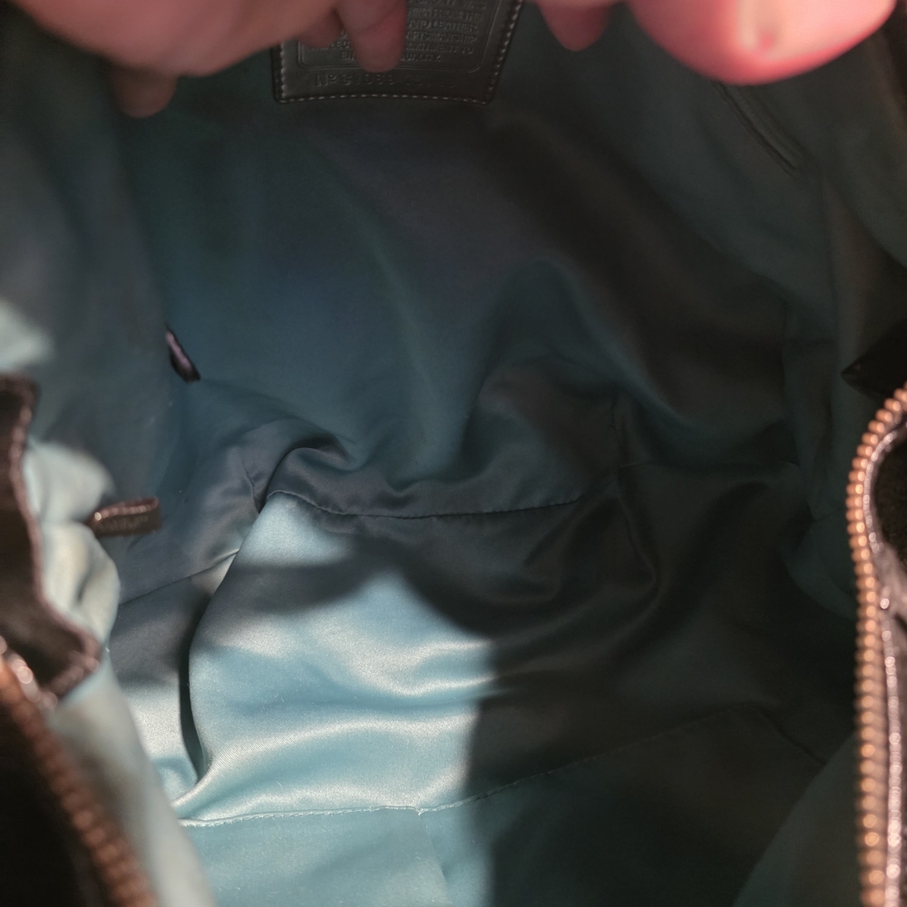 Coach Poppy Jazzy Hobo Bag. 2-way bag made of glossy black patent Leather. - Picture 10 of 11